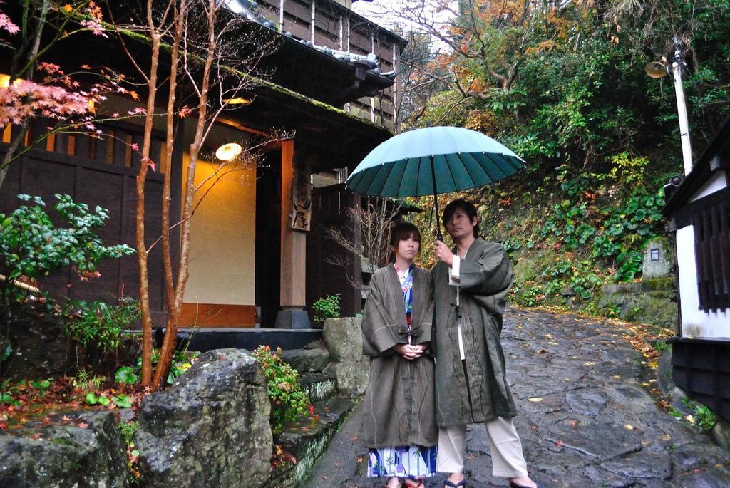 Ban-Ya Hot Spring Inn Юфу Екстериор снимка