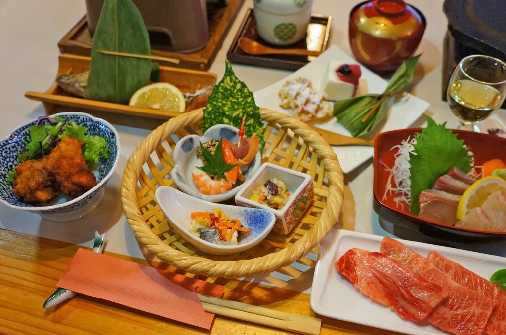 Ban-Ya Hot Spring Inn Юфу Екстериор снимка