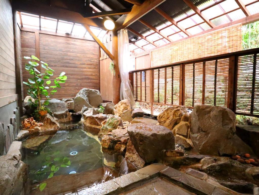 Ban-Ya Hot Spring Inn Юфу Екстериор снимка