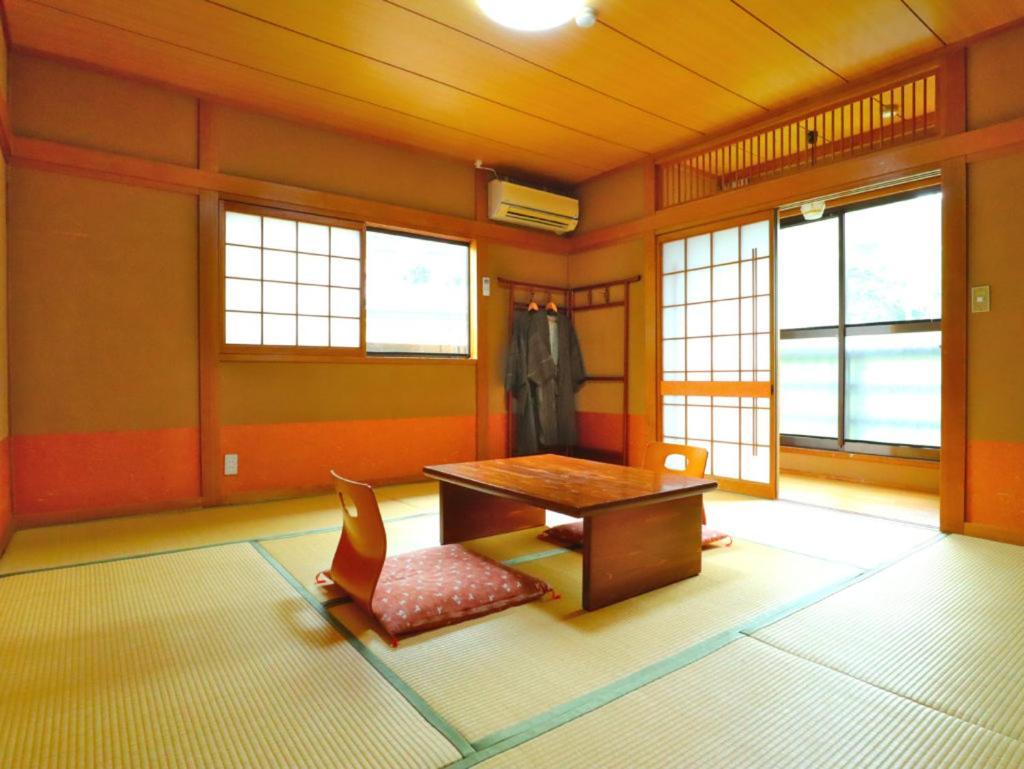 Ban-Ya Hot Spring Inn Юфу Екстериор снимка