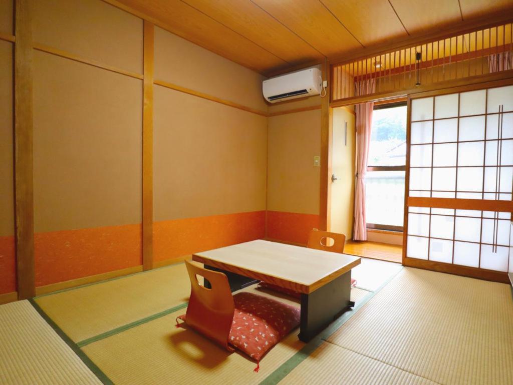Ban-Ya Hot Spring Inn Юфу Екстериор снимка
