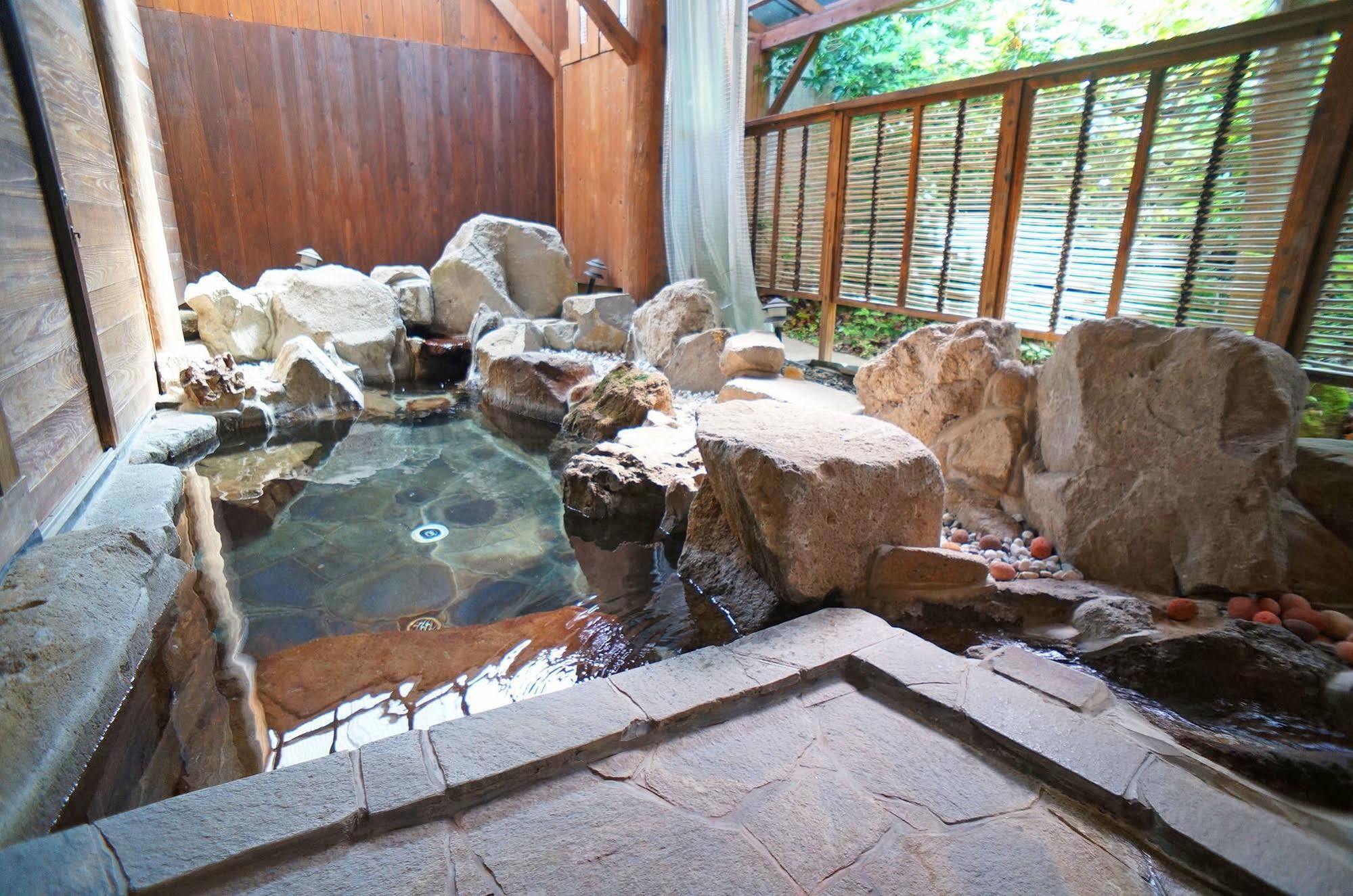 Ban-Ya Hot Spring Inn Юфу Екстериор снимка