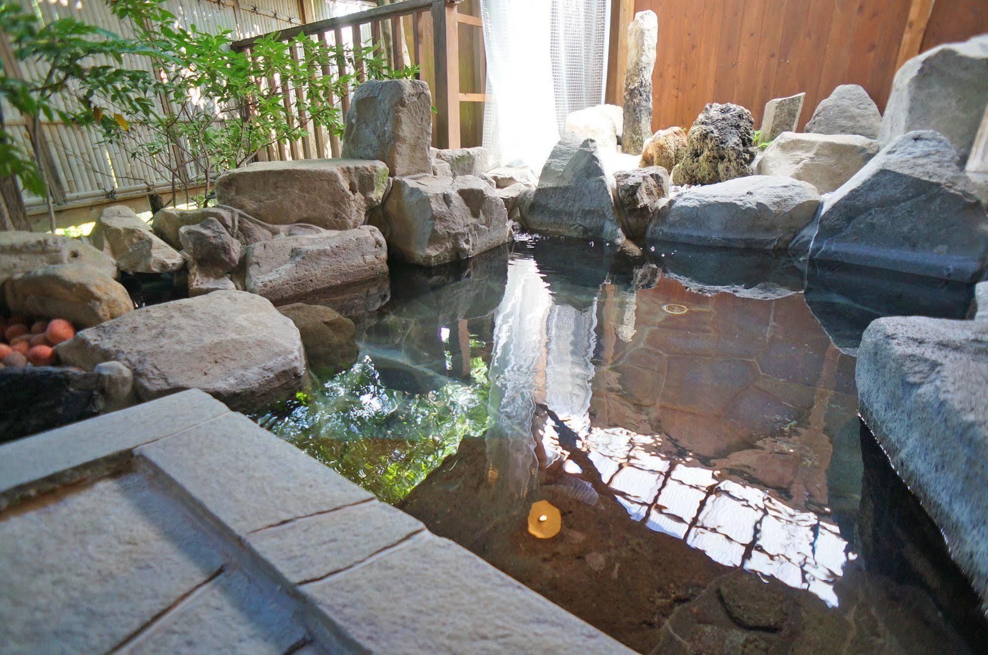 Ban-Ya Hot Spring Inn Юфу Екстериор снимка