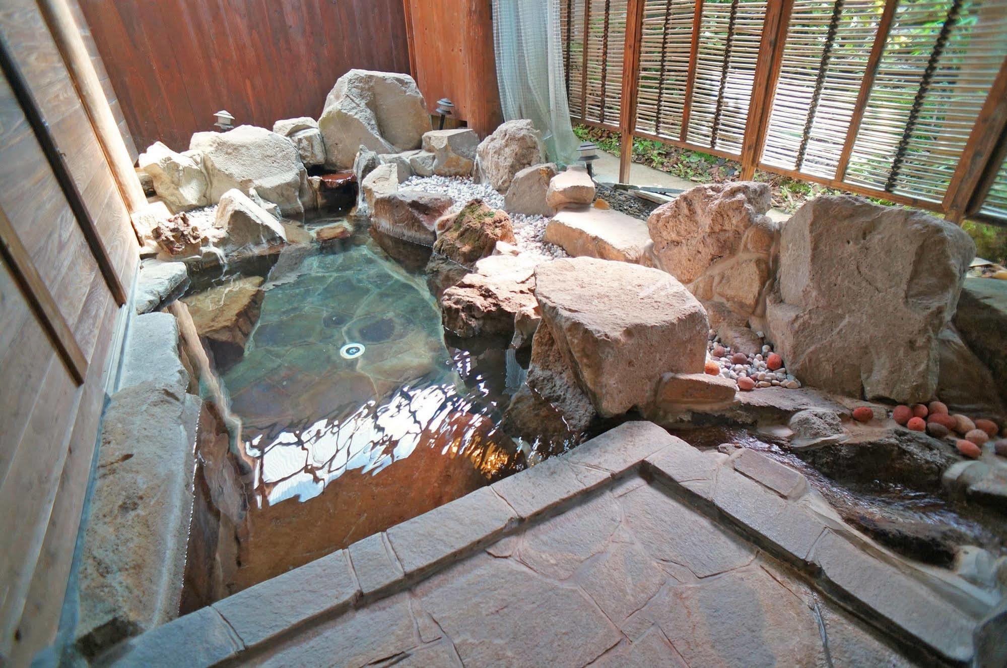 Ban-Ya Hot Spring Inn Юфу Екстериор снимка
