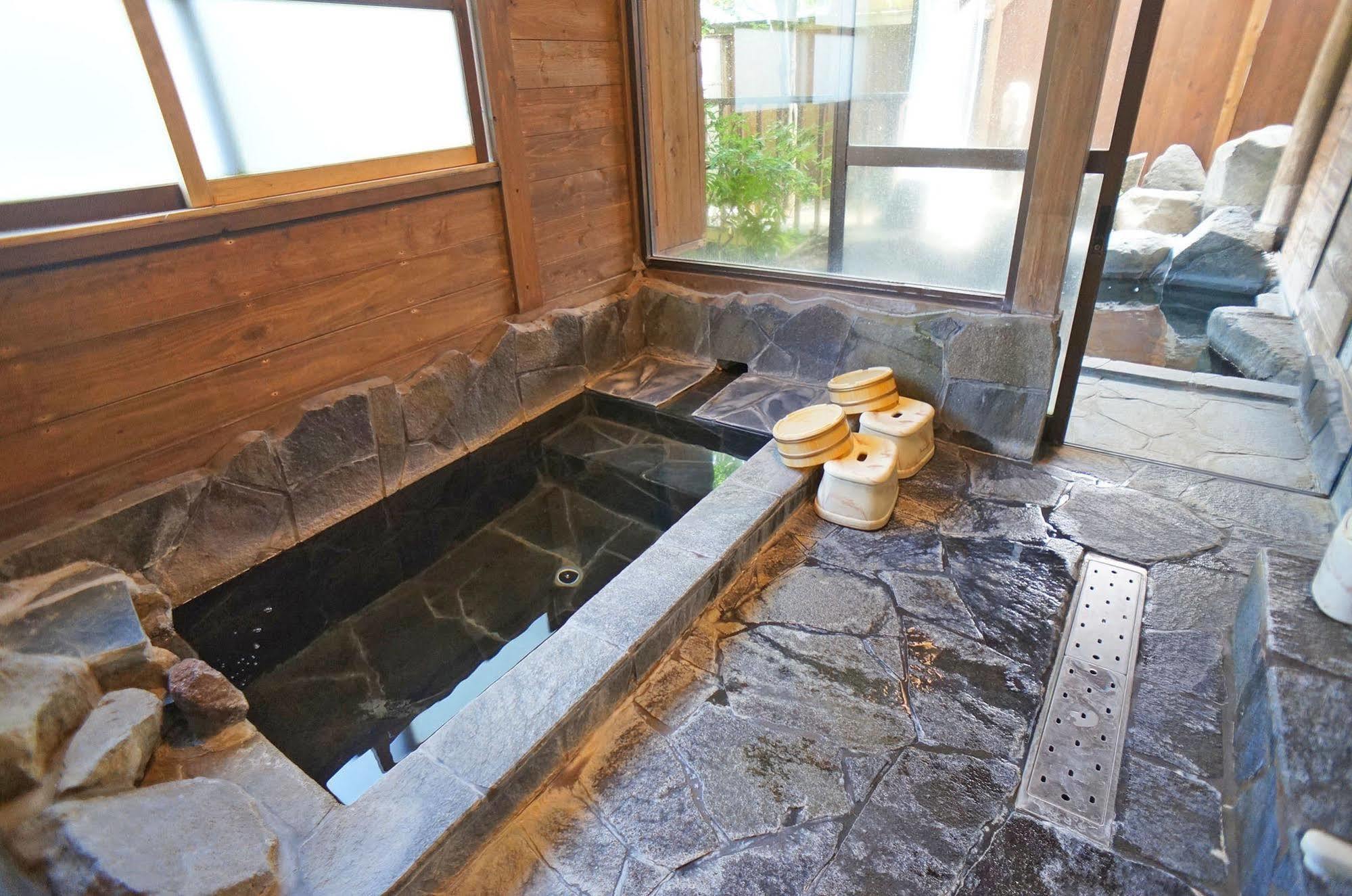 Ban-Ya Hot Spring Inn Юфу Екстериор снимка