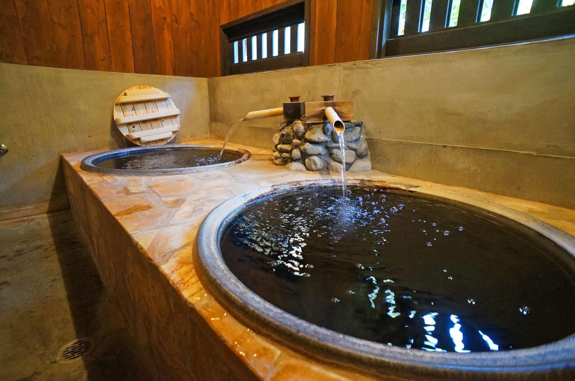 Ban-Ya Hot Spring Inn Юфу Екстериор снимка