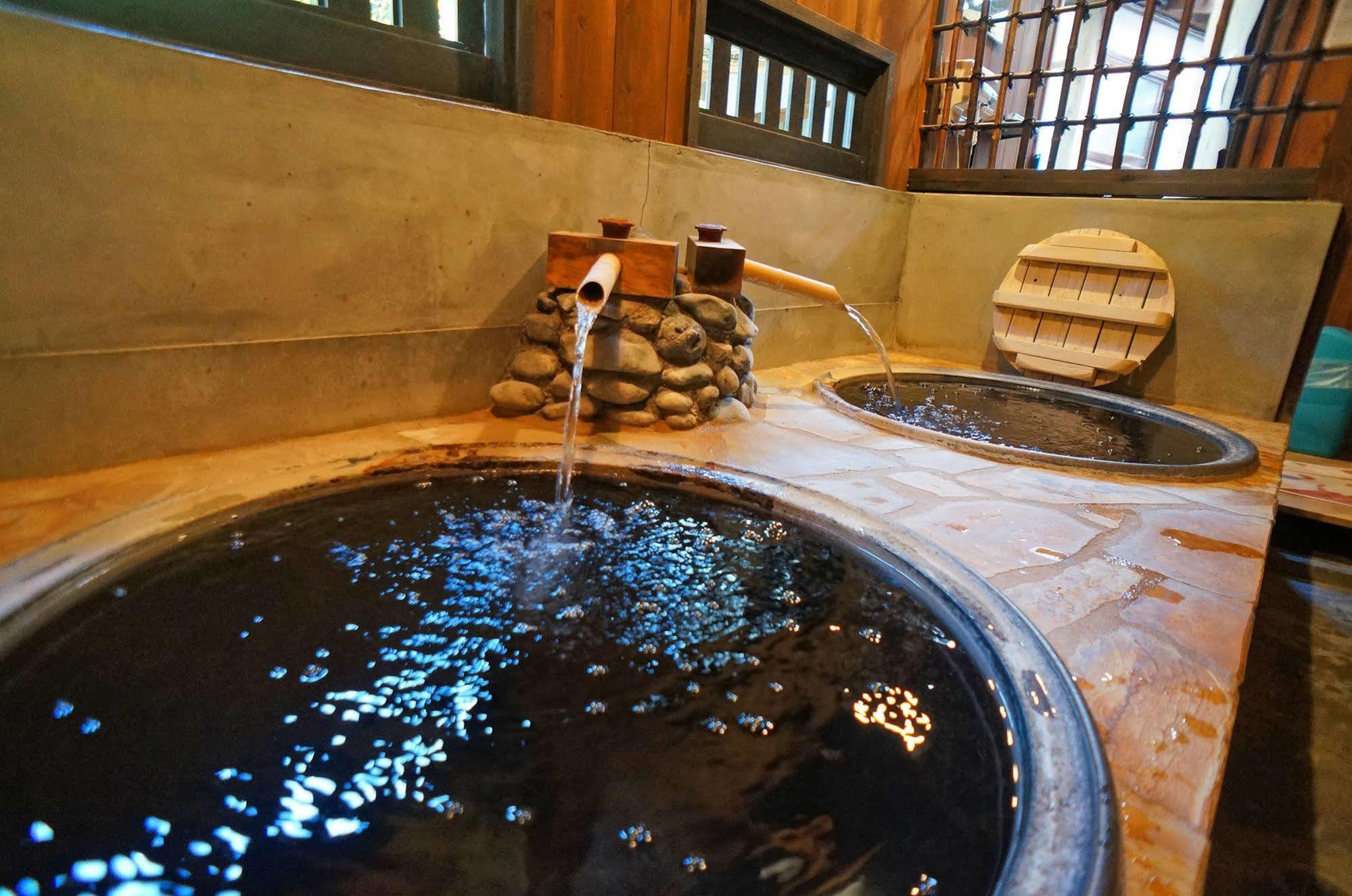 Ban-Ya Hot Spring Inn Юфу Екстериор снимка