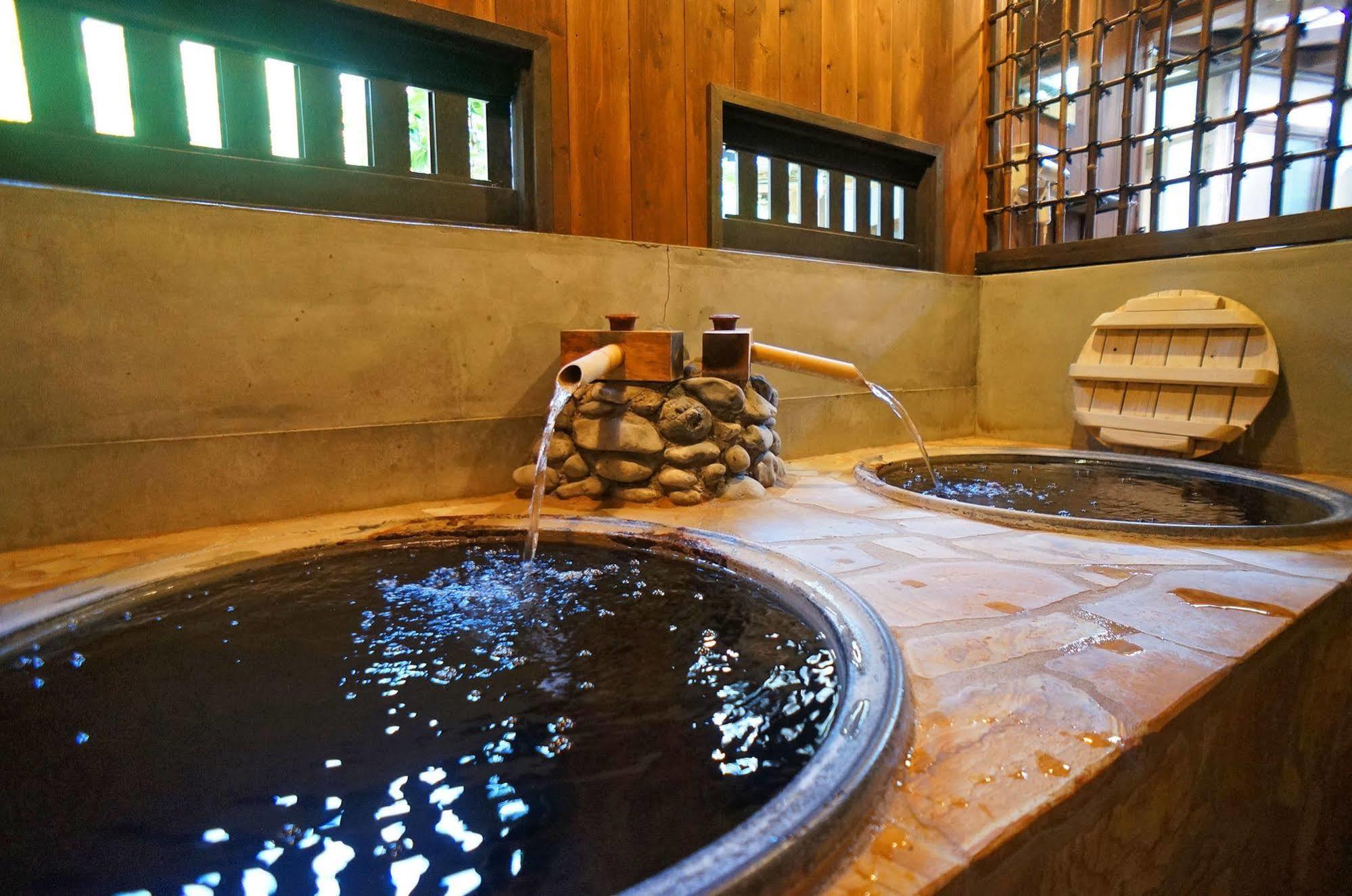 Ban-Ya Hot Spring Inn Юфу Екстериор снимка