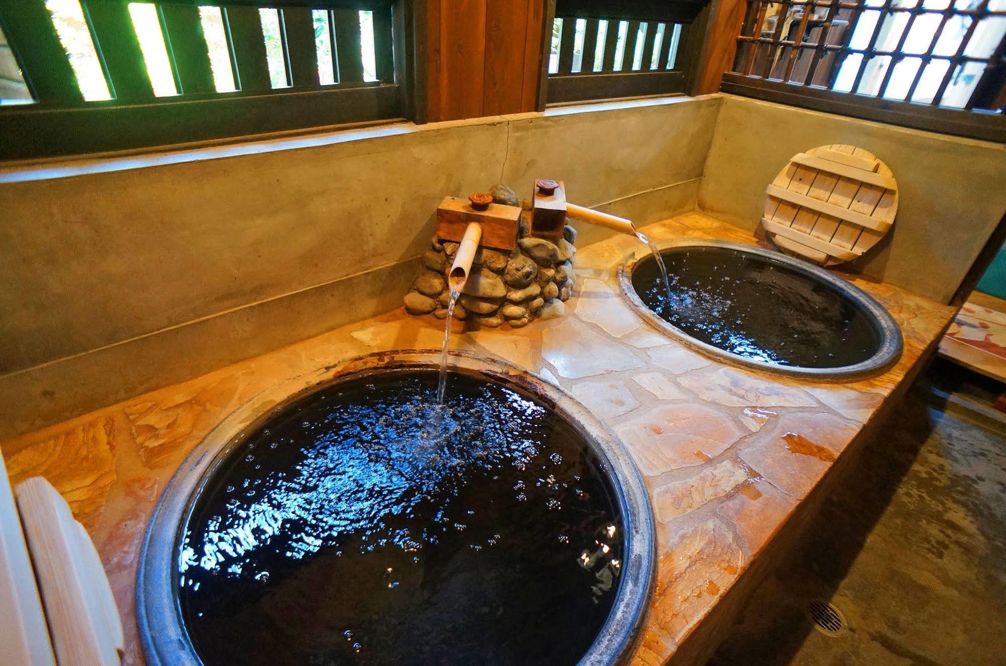 Ban-Ya Hot Spring Inn Юфу Екстериор снимка
